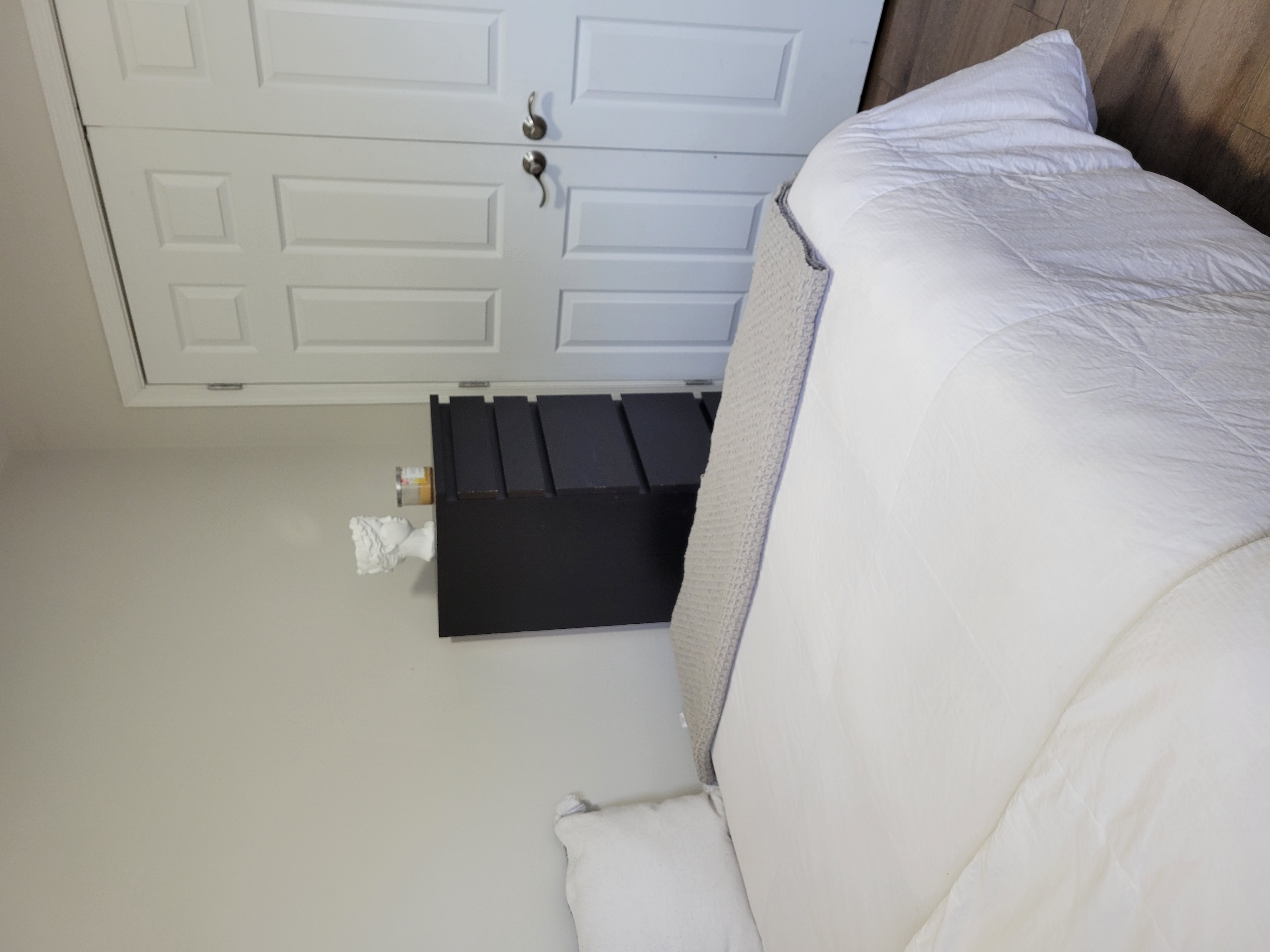 Room B closet entrance